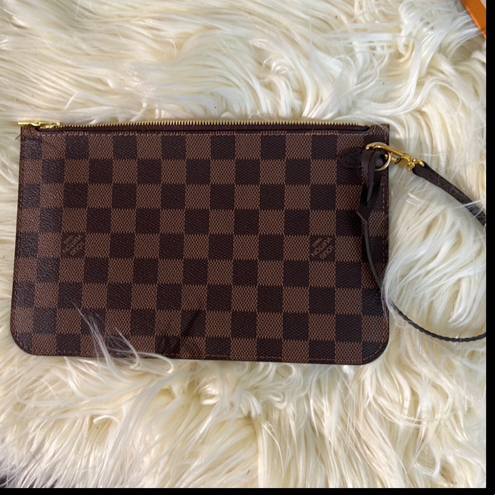 Louis Vuitton Damier Ebene wristlet NEW